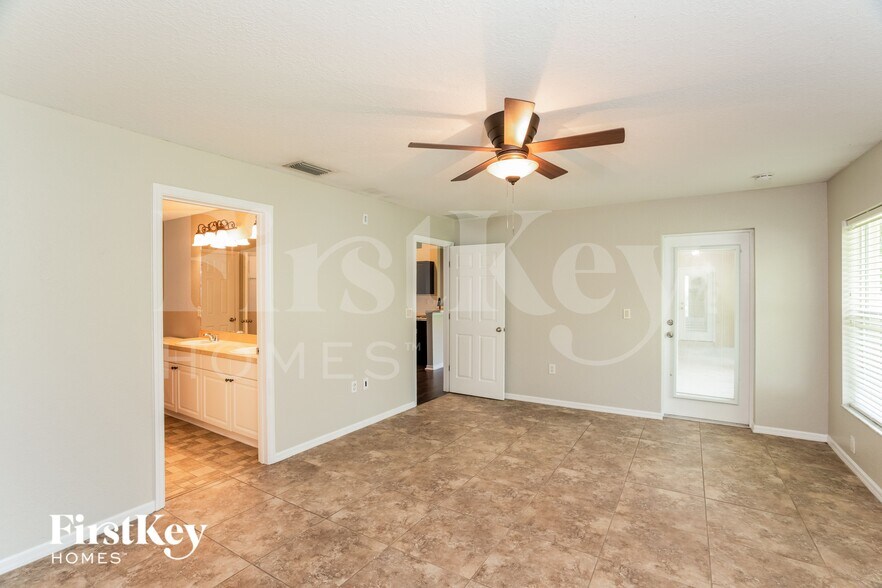 Building Photo - 3102 Lucaya Ave