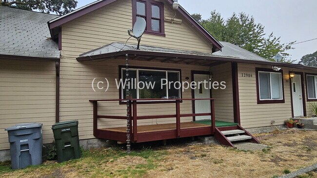 Building Photo - Lakewood Studio w/ walking distance to wat...