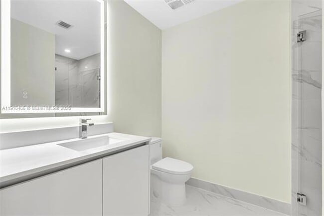 Building Photo - 700 NE 24th St