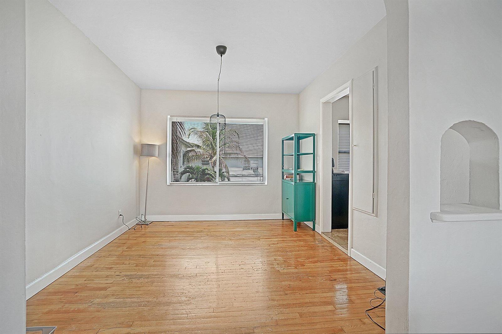 Building Photo - 530 SW 10th St