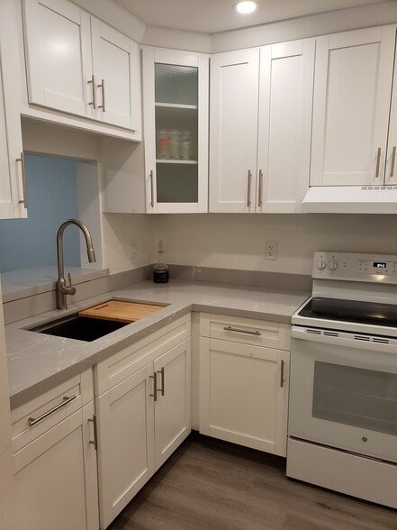 Building Photo - 2081 S Ocean Dr