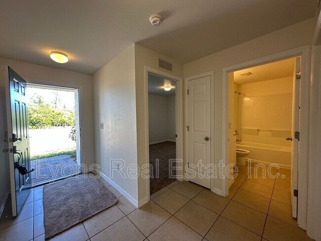 Building Photo - 5521 Gillot Blvd