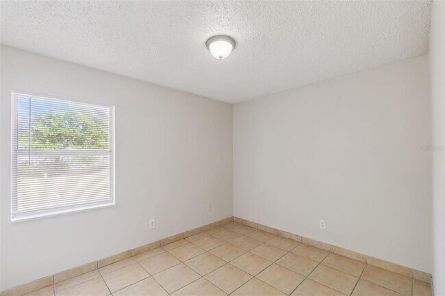 Building Photo - 2853 S Sanford Ave
