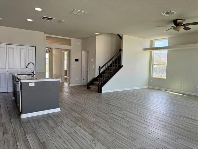 Building Photo - 1293 Nevarez