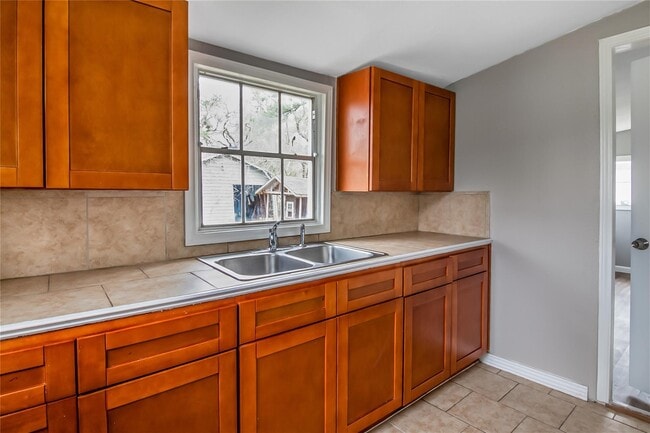 Building Photo - 7214 W Knoll St