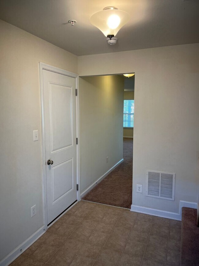 Building Photo - 1253 Elderslie Ln