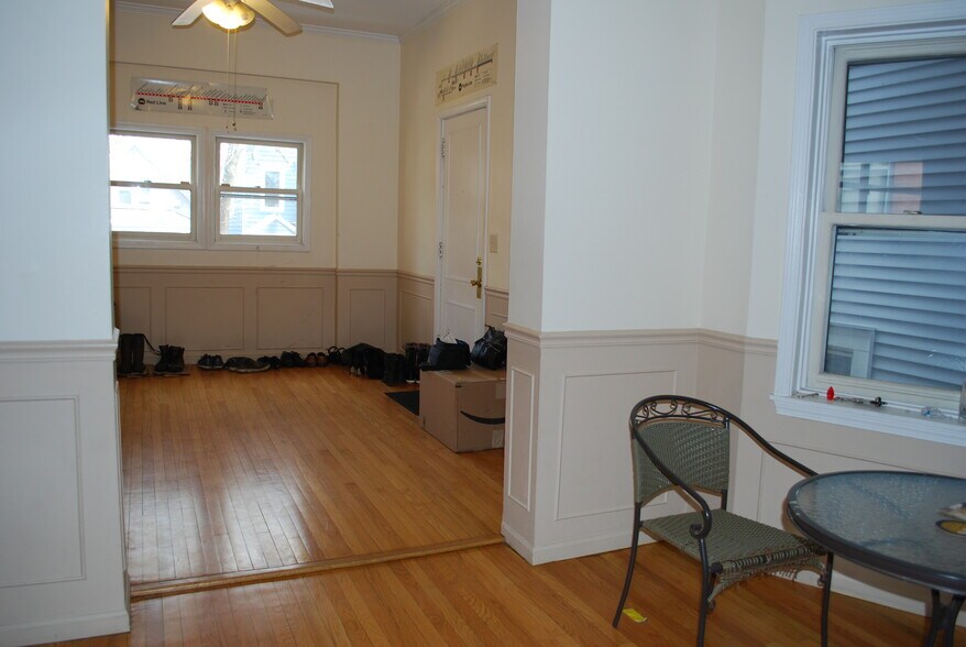 Building Photo - 3942 Hermitage N Ave
