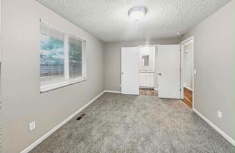 Building Photo - 1659 Rainbow Dr NE