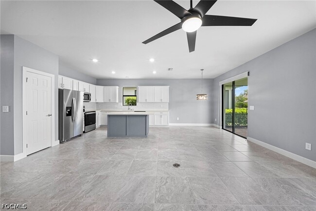 Building Photo - 3685 E Hampton Cir