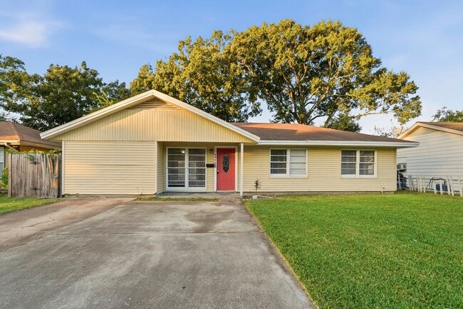 Building Photo - 2918 Tarpey Ave