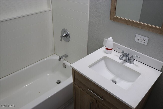 Building Photo - 1828 Lewis Ave