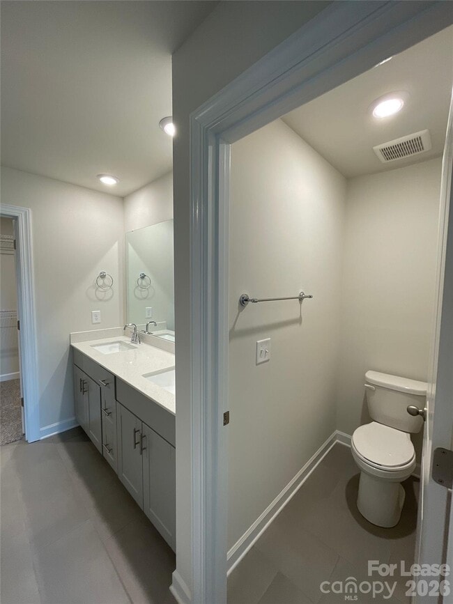 Building Photo - 3216 Lisburn St