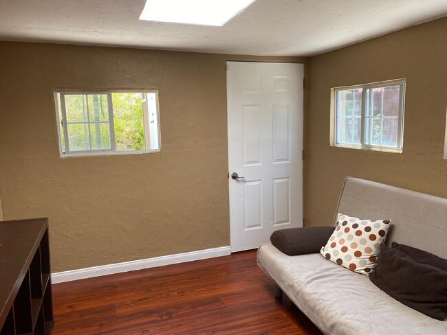 Building Photo - 1754 Hampton Ct