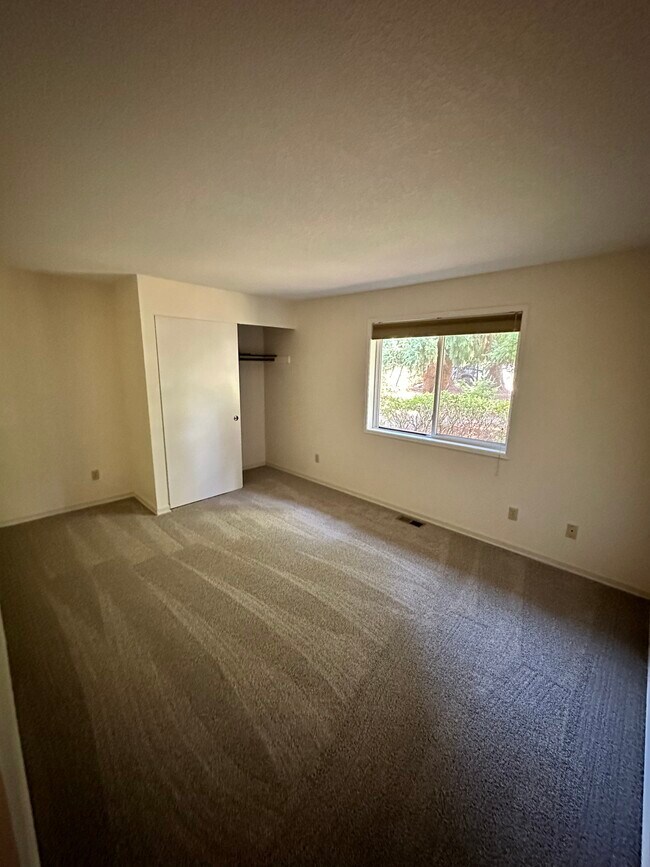 Building Photo - 14815 SW 141st Ave
