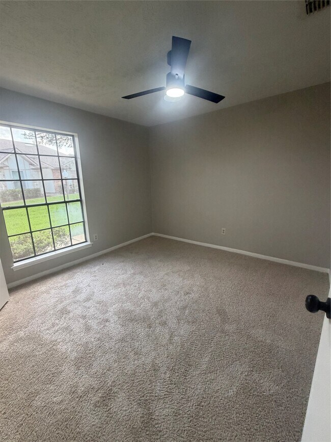 Building Photo - 36 Pinehurst Ln