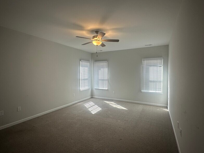 Building Photo - 38 Knotts Berry Rd