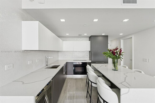 Building Photo - 3131 NE 7th Ave