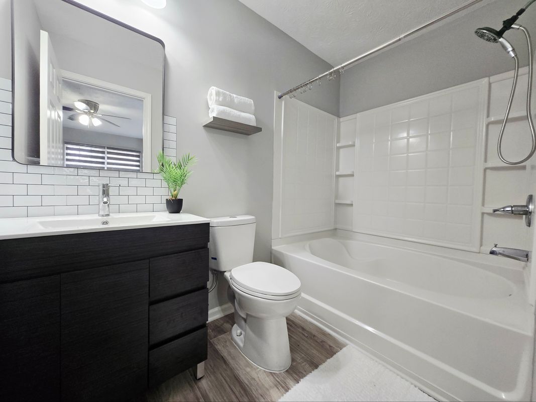 Building Photo - 2430 Piering Dr