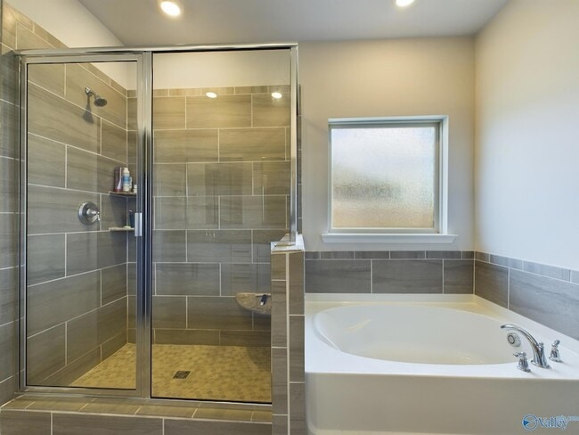 Building Photo - 219 Maureen Dr SW