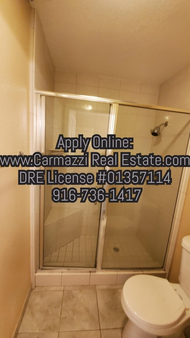 Building Photo - 206 Live Oak Cir