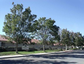 Building Photo - Vintage Woods