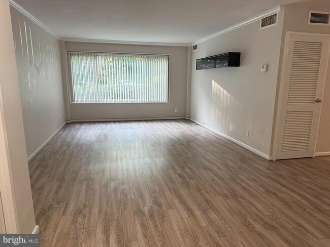 Building Photo - 10570 Main St