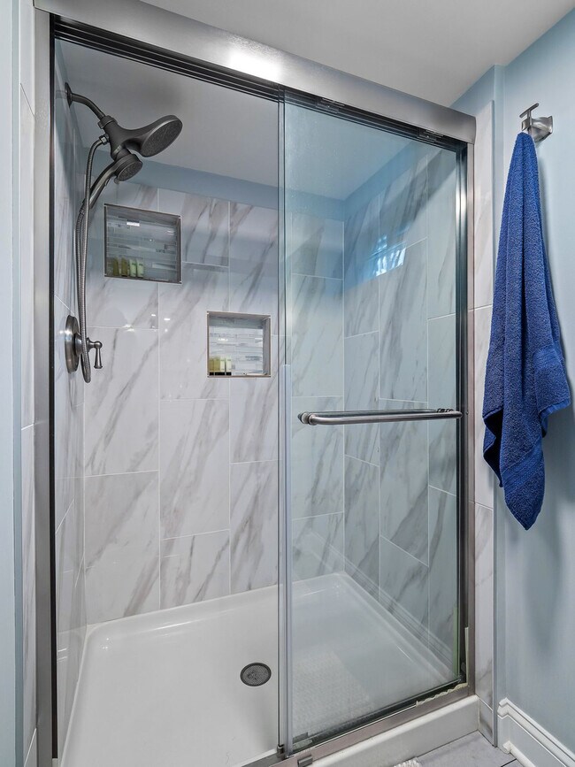 Building Photo - 32414 Lake Rd