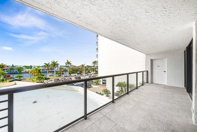 Building Photo - 2727 S Ocean Blvd