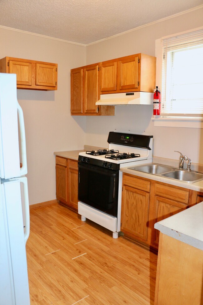 Kitchen - 232 Lincoln St