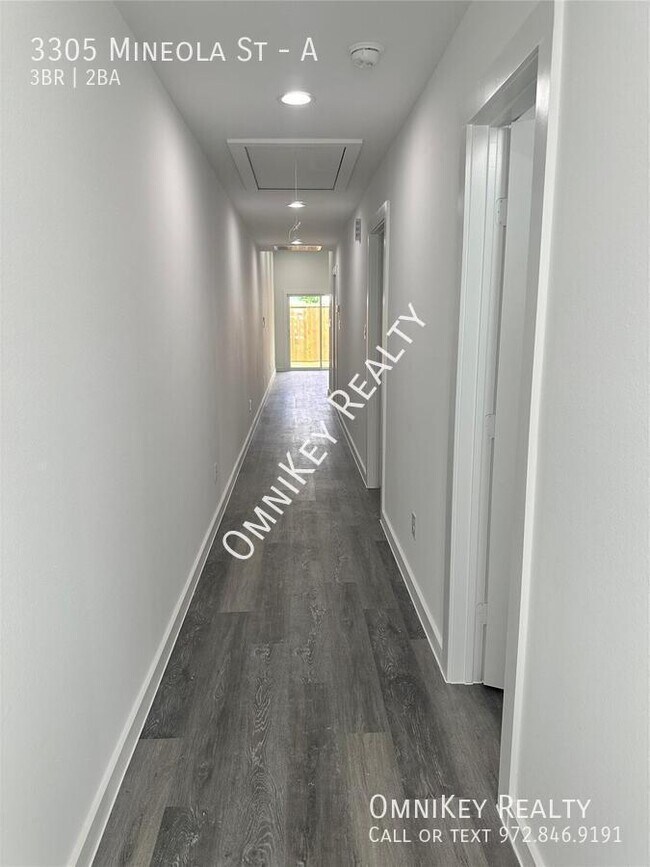 Building Photo - 3305 Mineola St