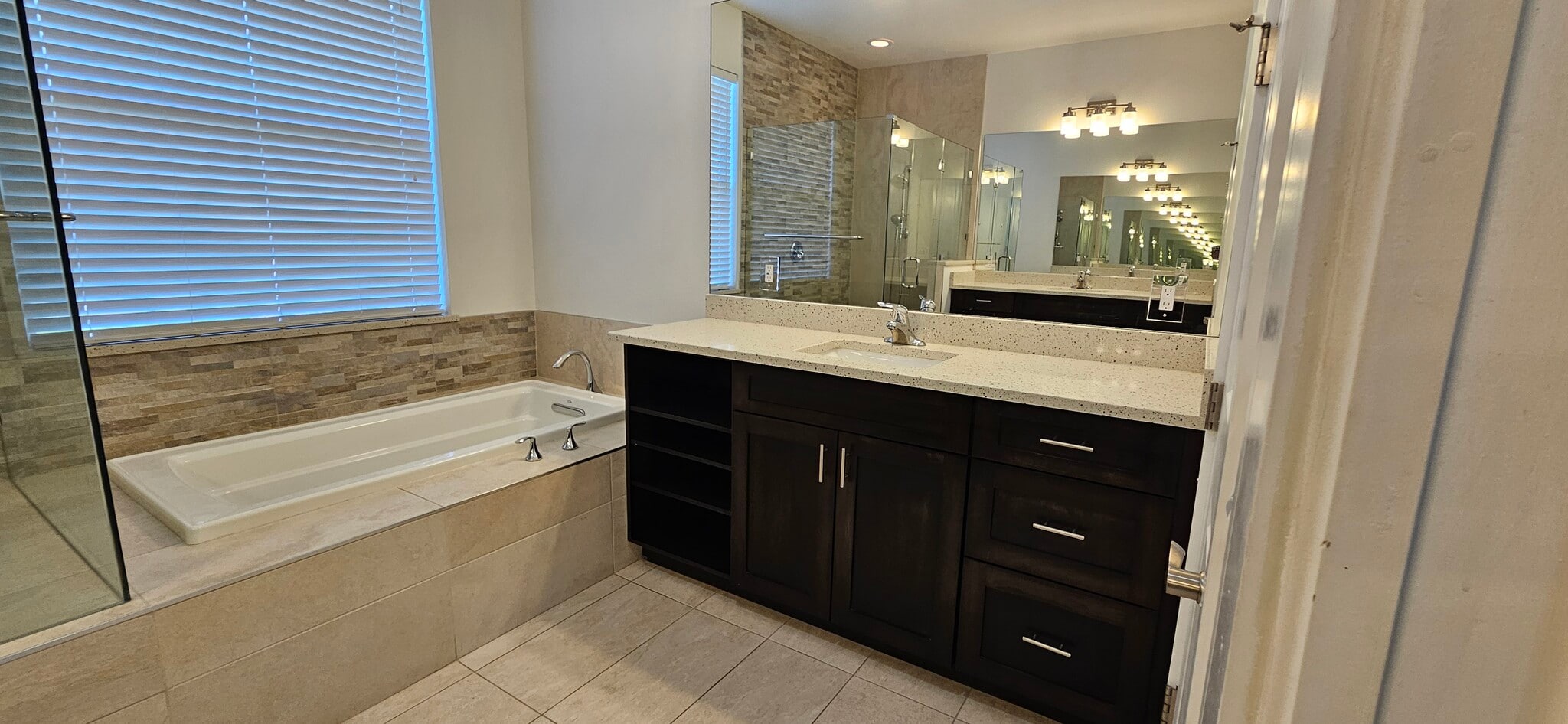 Building Photo - 5224 SW 27th Pl