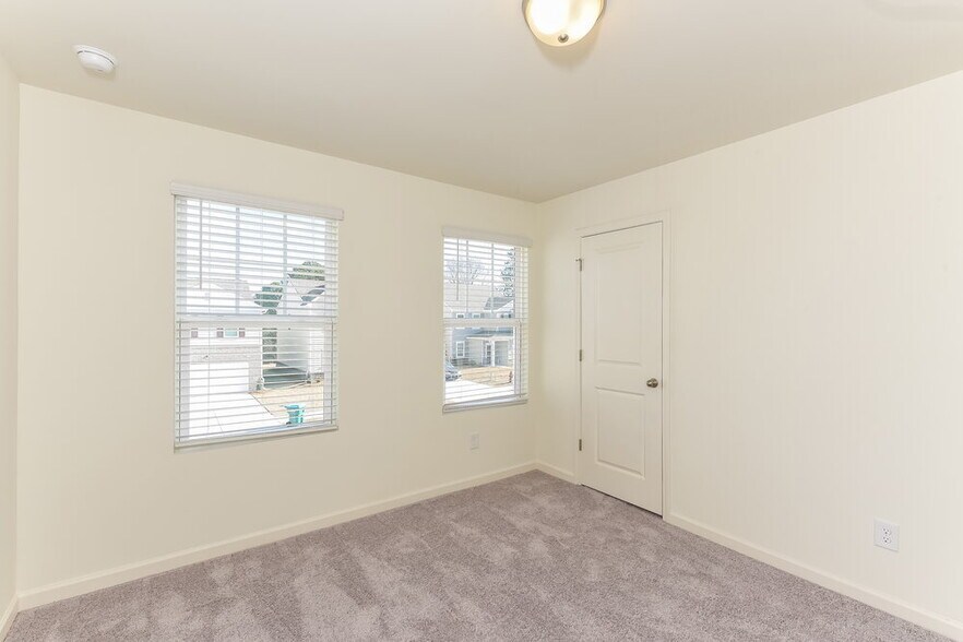 Building Photo - 332 Knightsbridge Ln