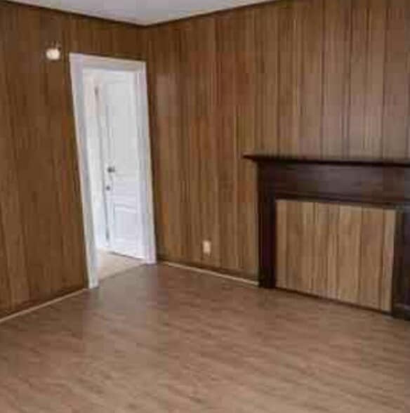 Building Photo - 327 4th Ave