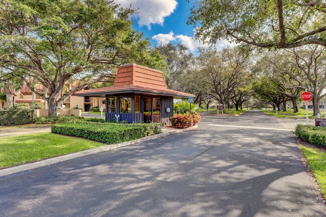 Building Photo - 5390 Woodland Lakes Dr