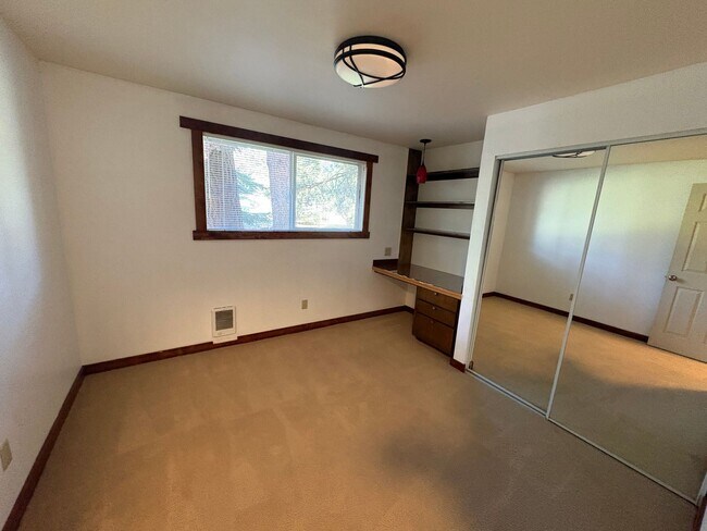 Building Photo - 20766 Canterbury Ct