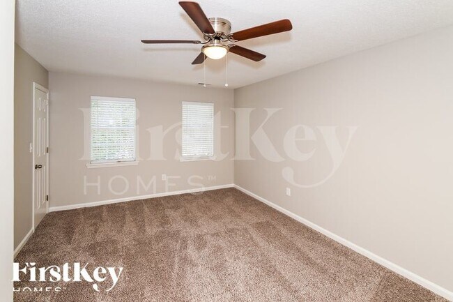 Building Photo - 122 Carriage Dr