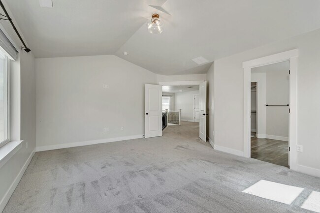 Building Photo - 1316 W Quailhill Rd