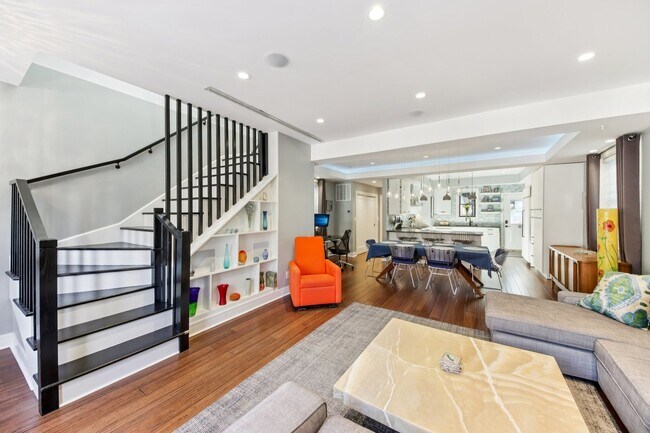 Building Photo - 1717 N Hudson Ave