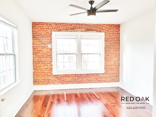 Building Photo - 1110 S Lake St