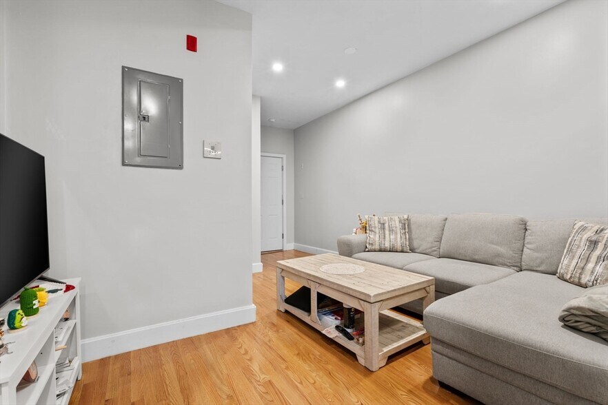 Building Photo - 756 Huntington Ave