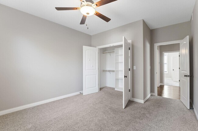 Building Photo - 1605 Labrador Dr