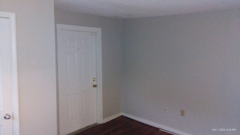 Building Photo - 1332 Fernwood Dr