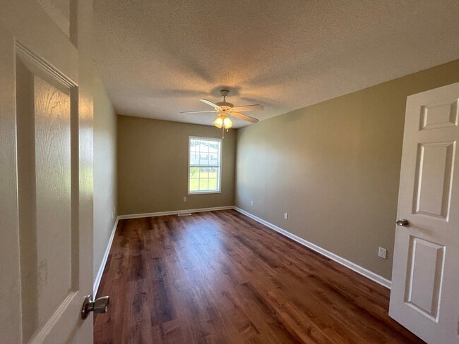 Building Photo - 231 Wakefield Way