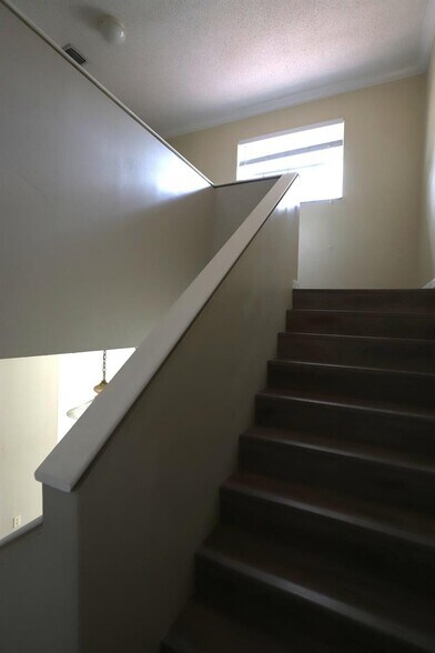 Building Photo - 421 Cypress Way W