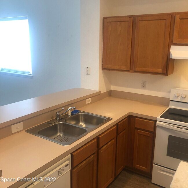 Building Photo - 105 Turpial Way