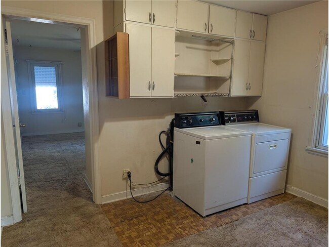 Building Photo - 1049 Gorman Ave
