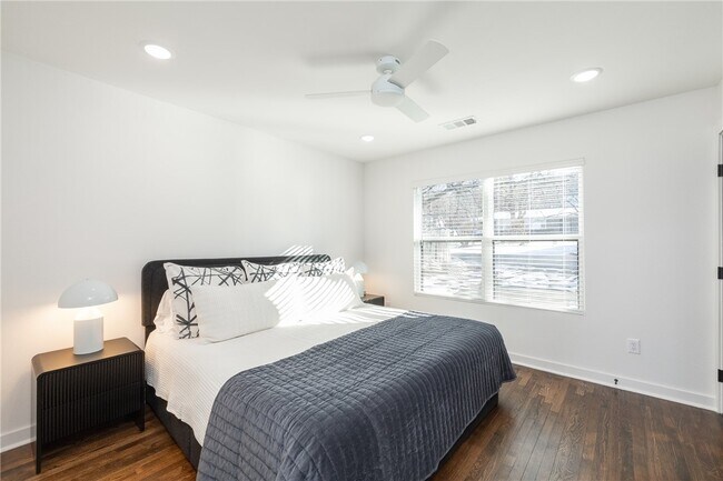 Building Photo - 568 E Rebecca St