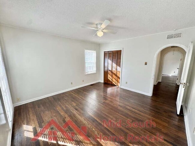 Building Photo - 135 S Greer St