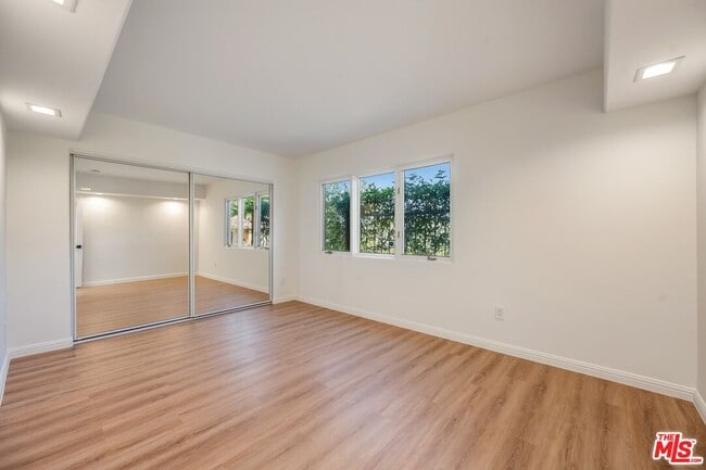 Building Photo - 1708 Clear View Dr