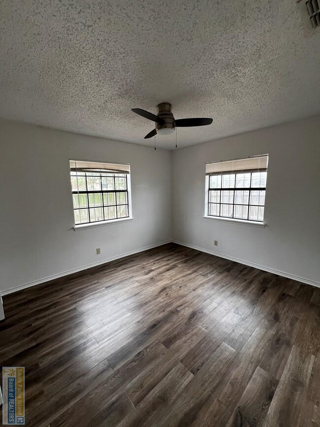 Building Photo - 1547 Guadalajara Ave